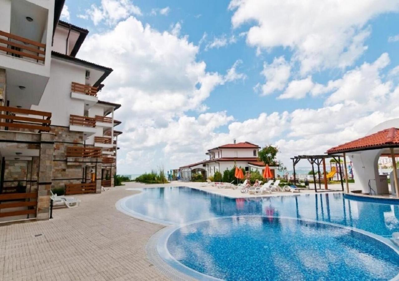 Apartment Robinson Elenite