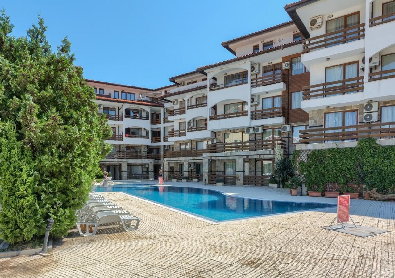 Robinson Apartment *