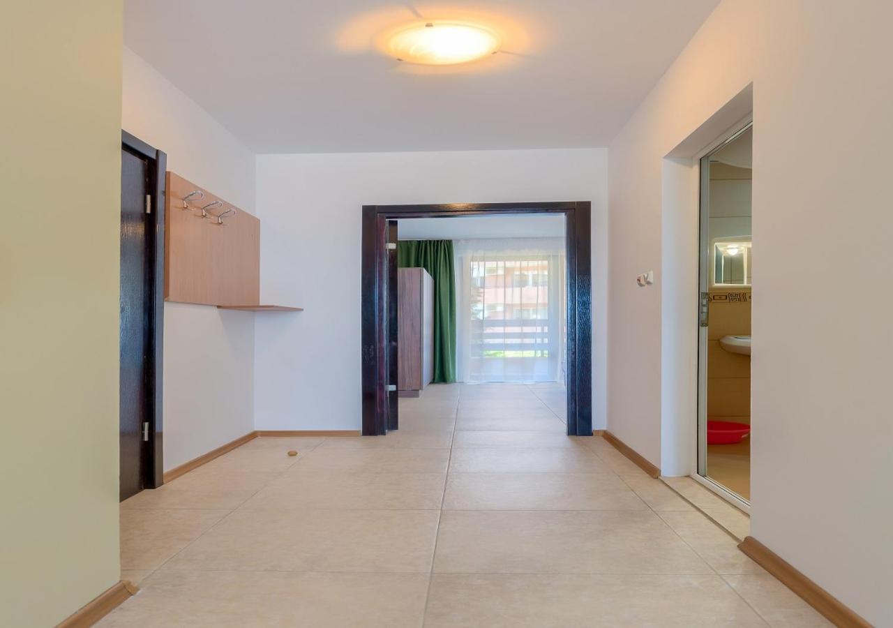 Robinson Apartment Elenite